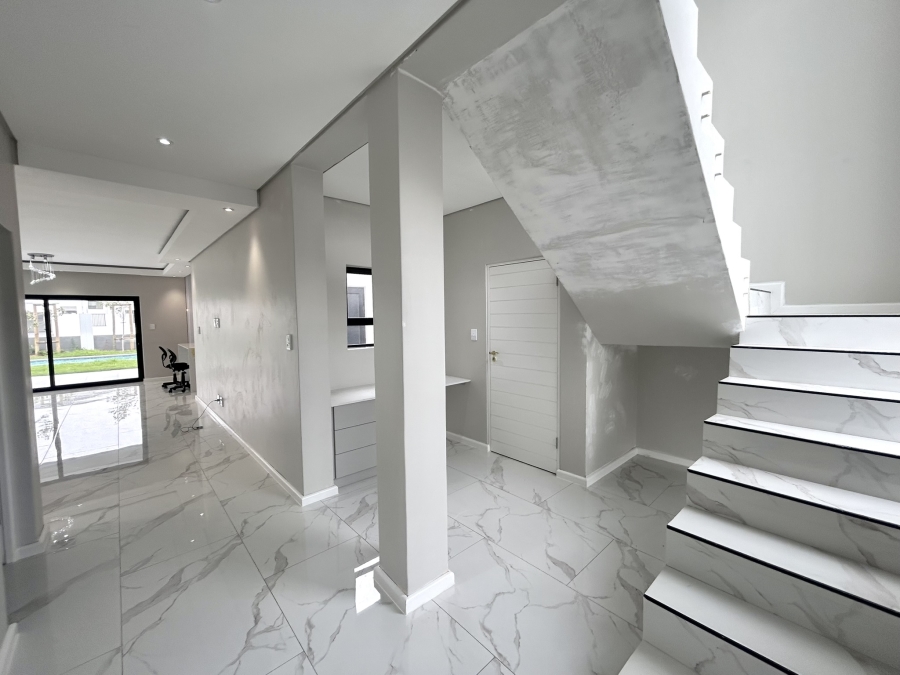 To Let 4 Bedroom Property for Rent in Sandown Western Cape